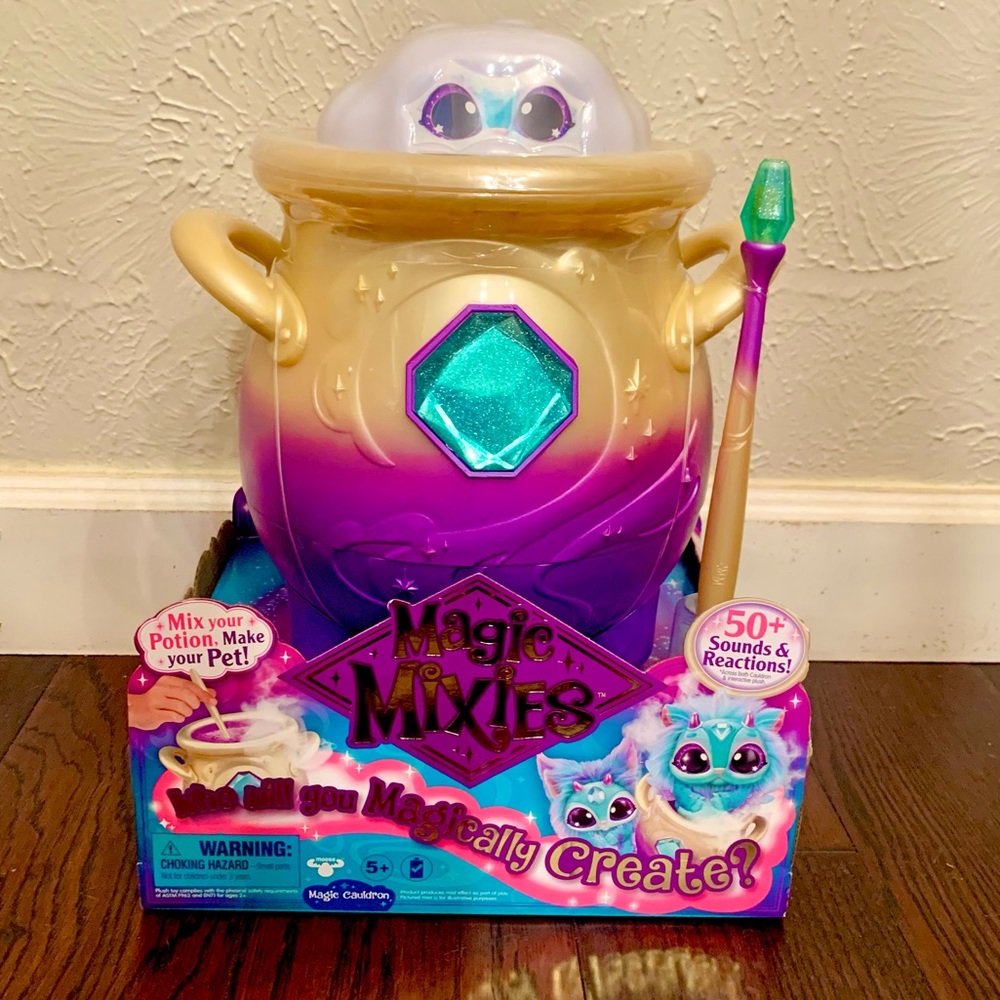 Magic Mixies Magical Misting Cauldron with Interactive 8 inch Plush Toy Blue